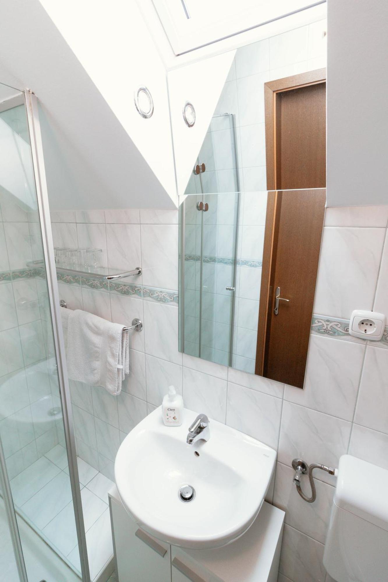 Apartments & Rooms Malej ボーヒニ 部屋 写真